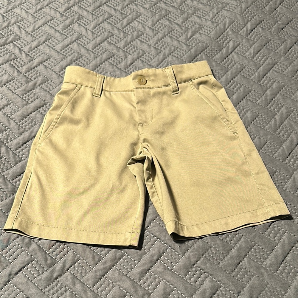 Under Armour Boys Tan Shorts, EUC (Looks New, Wore Once), Size XS